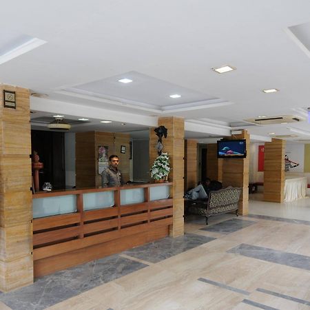 Neelkanth Paradise Hotel อาเมดาบัด ภายนอก รูปภาพ
