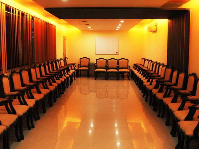 Neelkanth Paradise Hotel อาเมดาบัด ภายนอก รูปภาพ