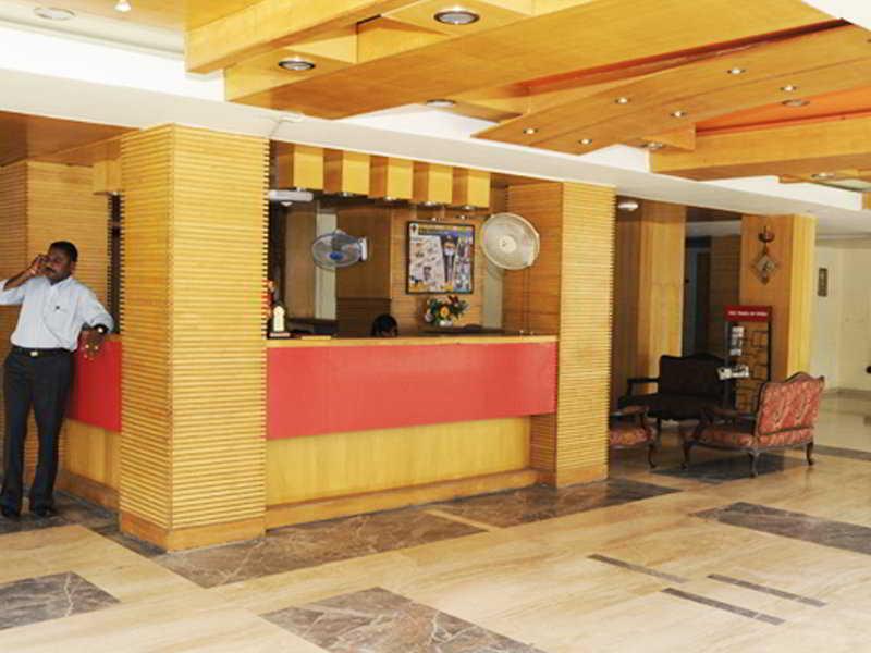 Neelkanth Paradise Hotel อาเมดาบัด ภายนอก รูปภาพ