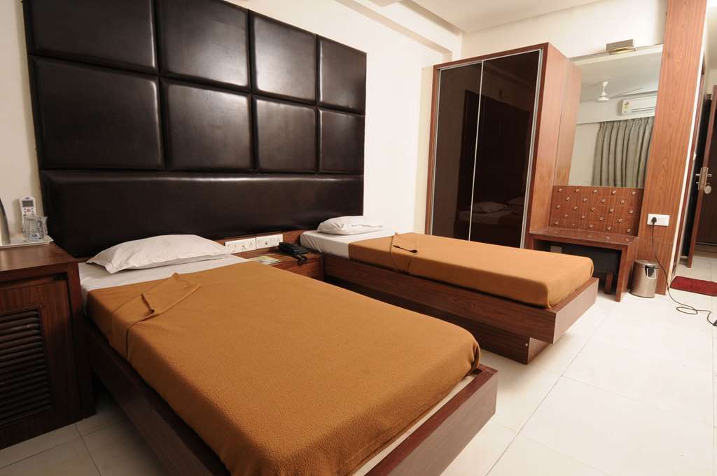 Neelkanth Paradise Hotel อาเมดาบัด ห้อง รูปภาพ