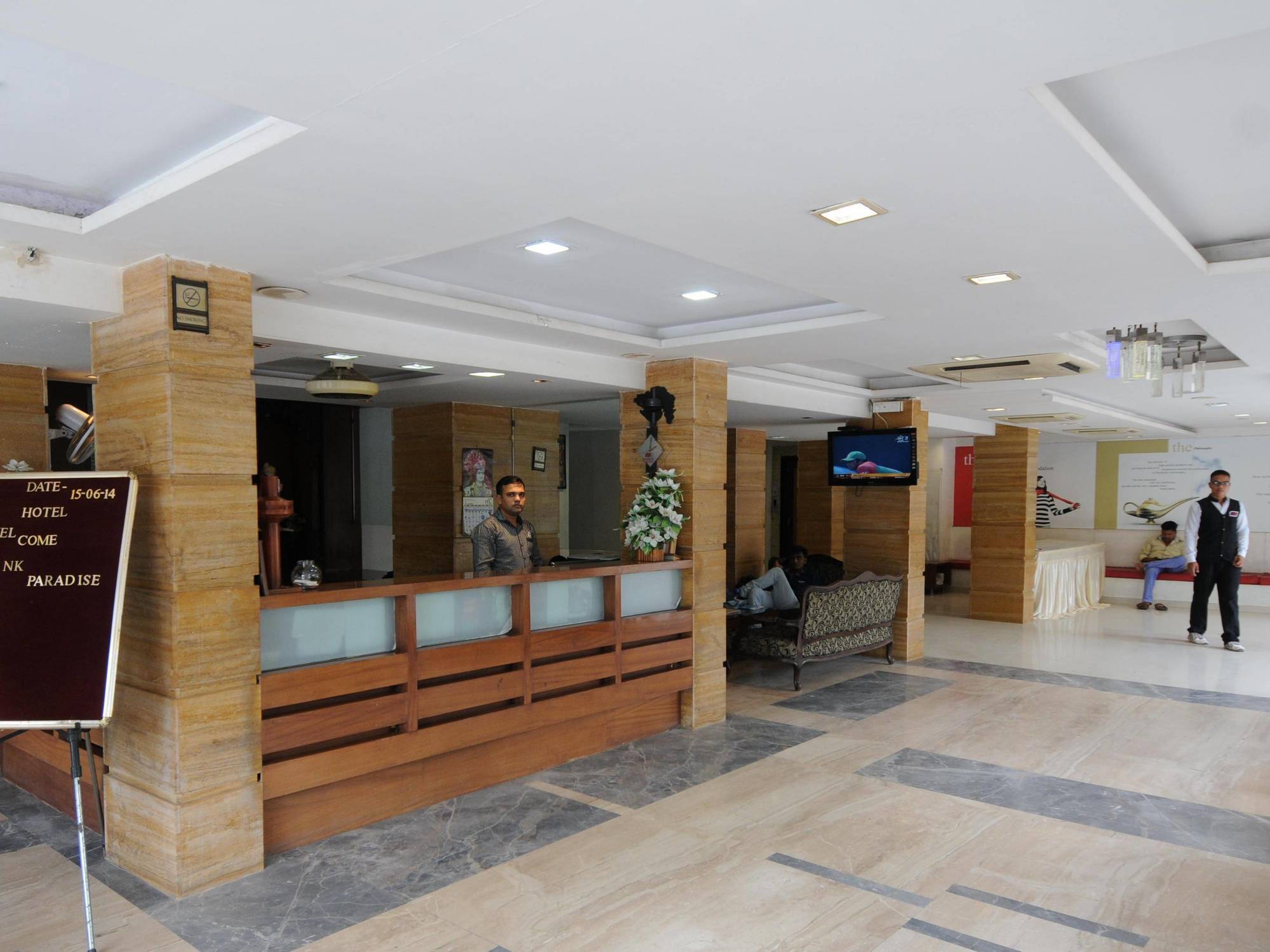 Neelkanth Paradise Hotel อาเมดาบัด ภายนอก รูปภาพ